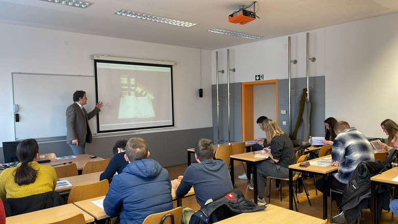 Doc. dr. Žiga Zwitter med predavanjem (foto: Hrvoje Petrić)